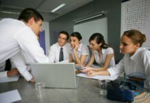 10 coisas que você não pode fazer em uma reunião de vendas reunião de vendas